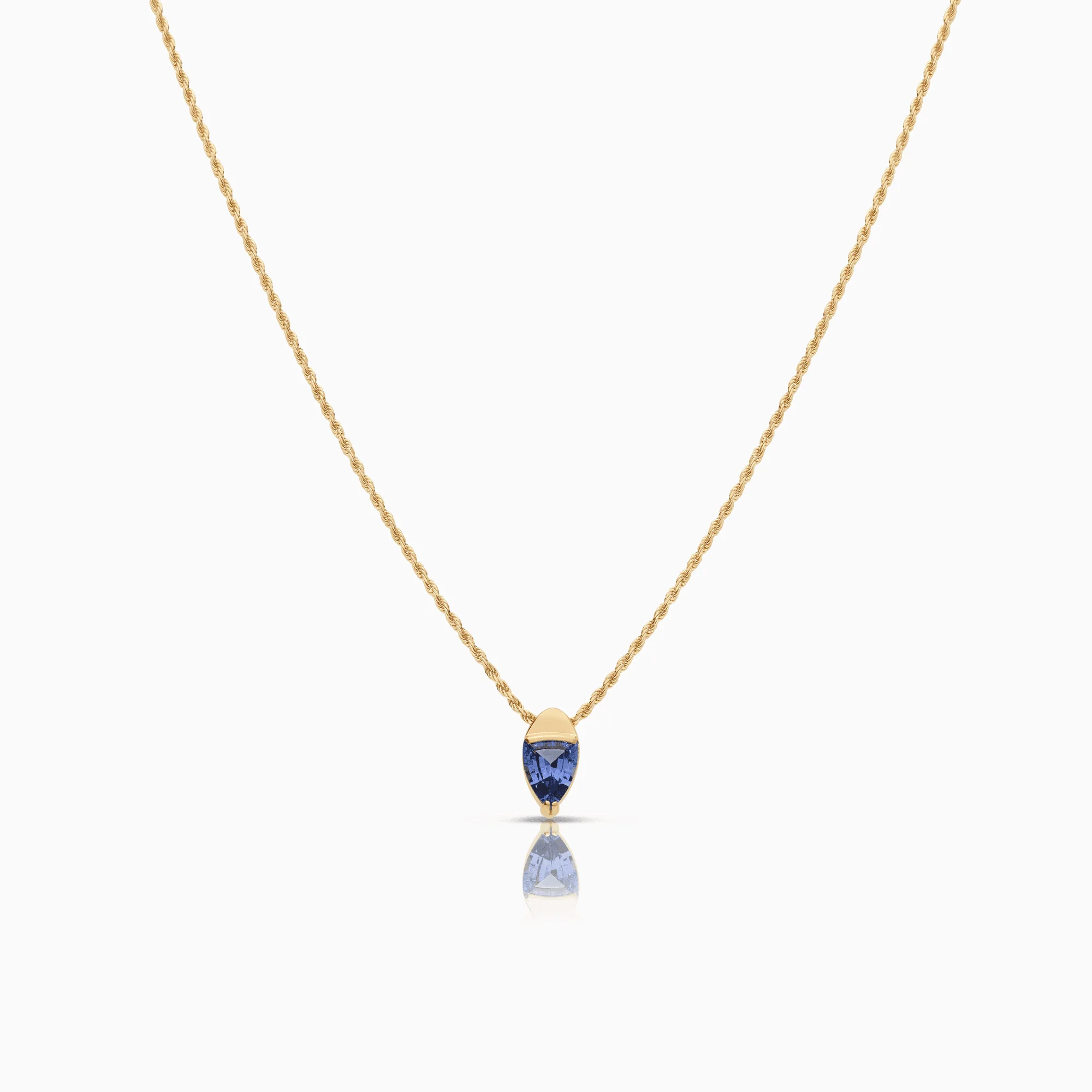 Rope necklace with blue sapphire pendant 4.20g 18K gold