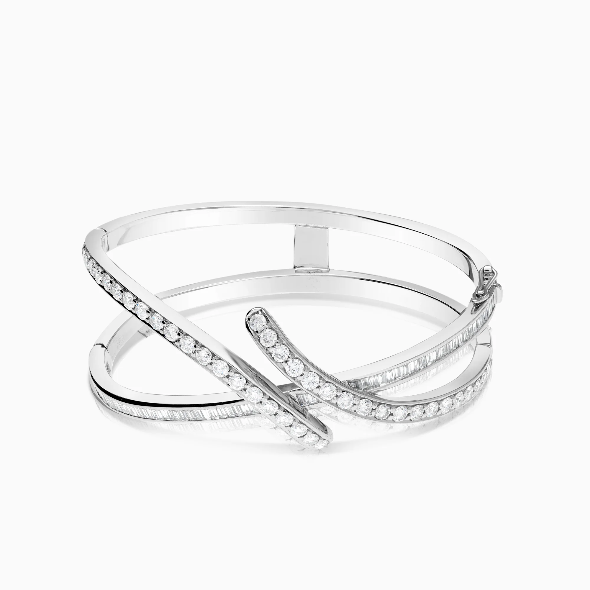 Diamond bangle 5.49ct 18K white gold