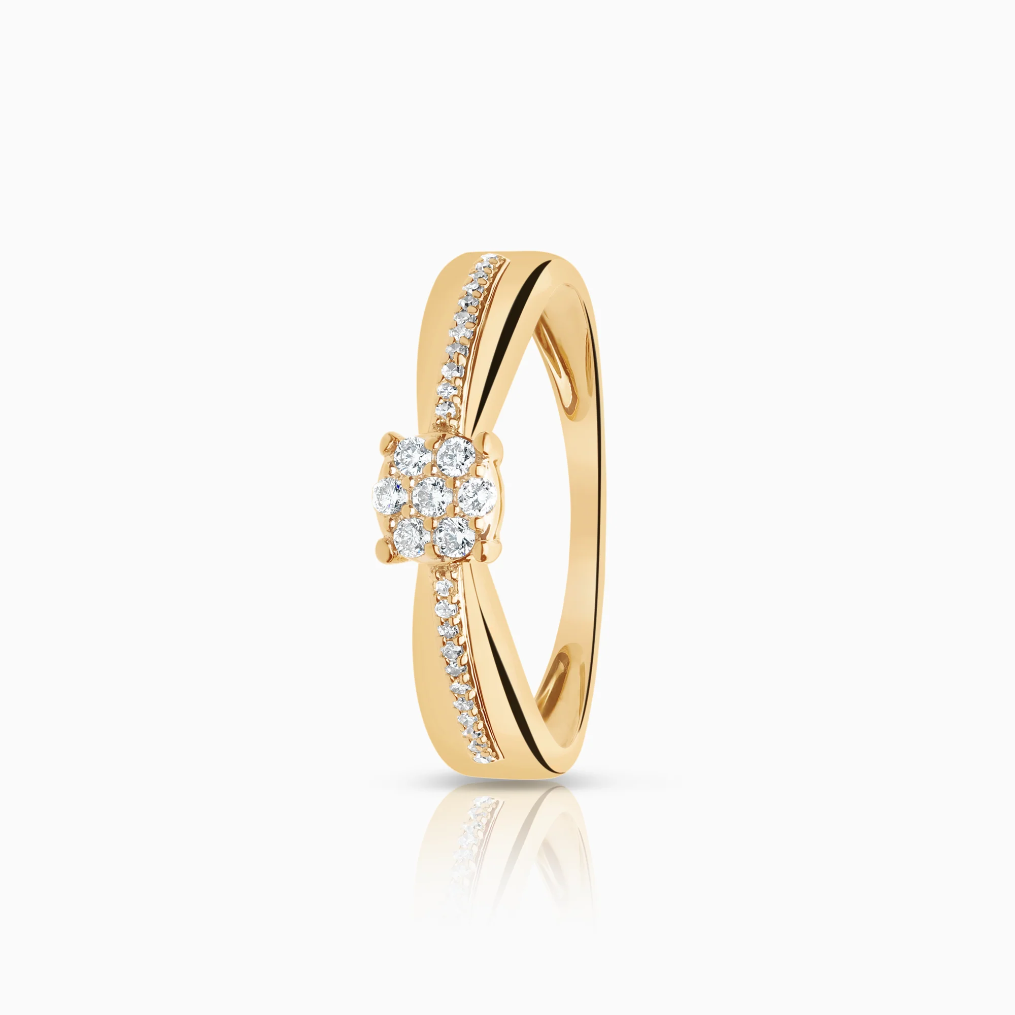 Diamond ring with side stones 0.15ct 18K gold