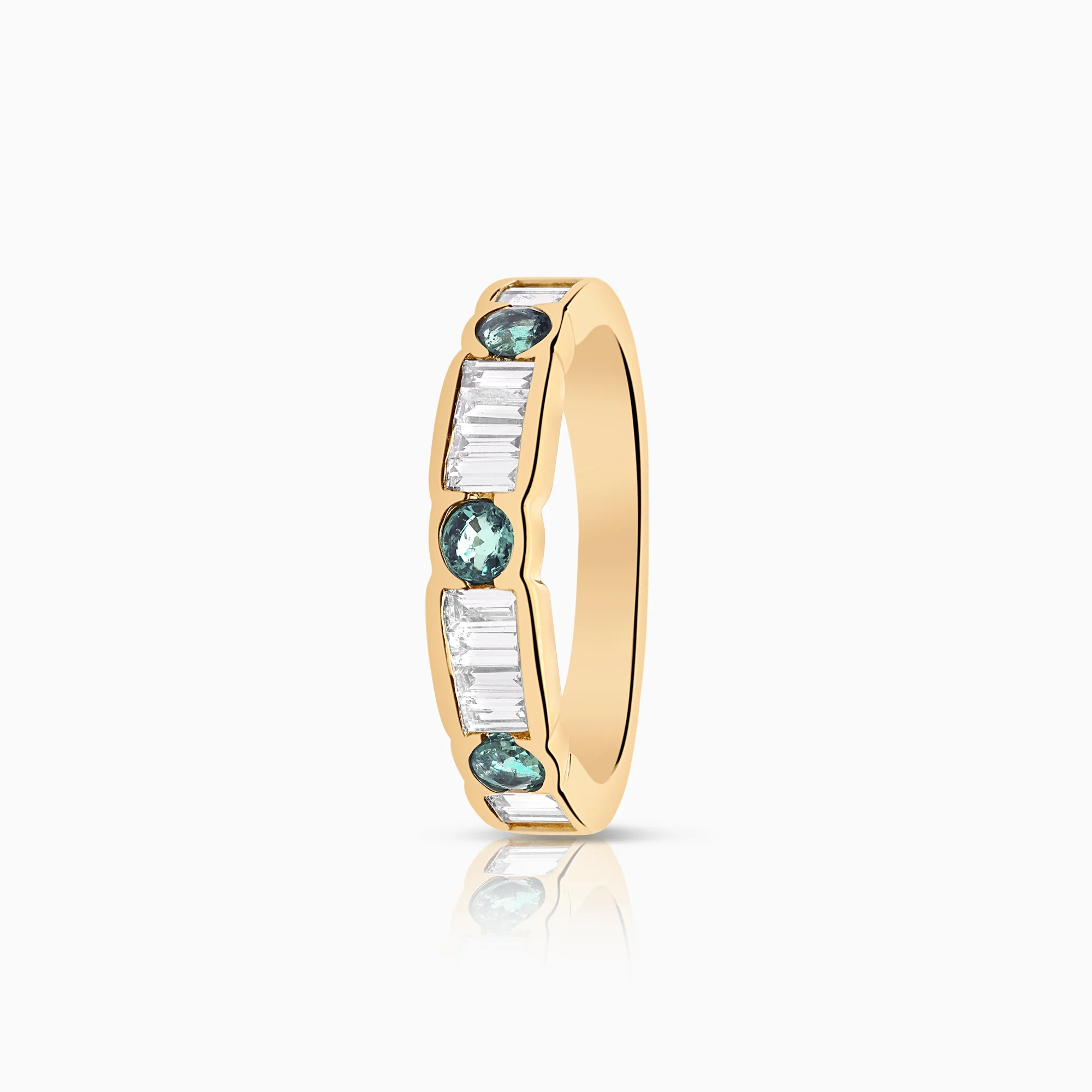 Emerald diamond ring 0.84ct 18K gold