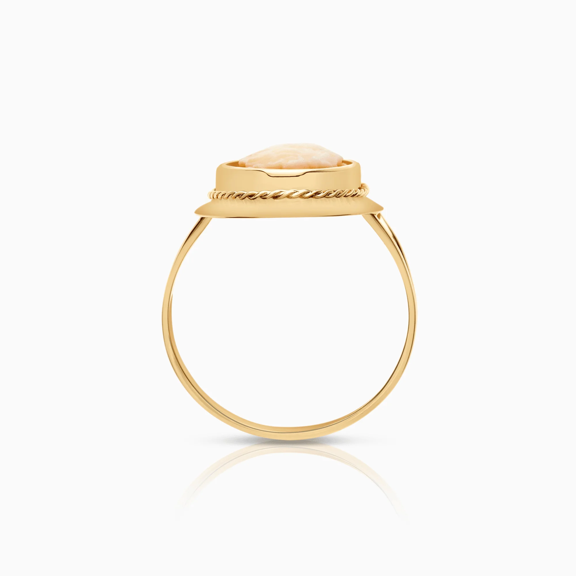 Gold Cameo Ring 2.42g 18K Gold - Image 2