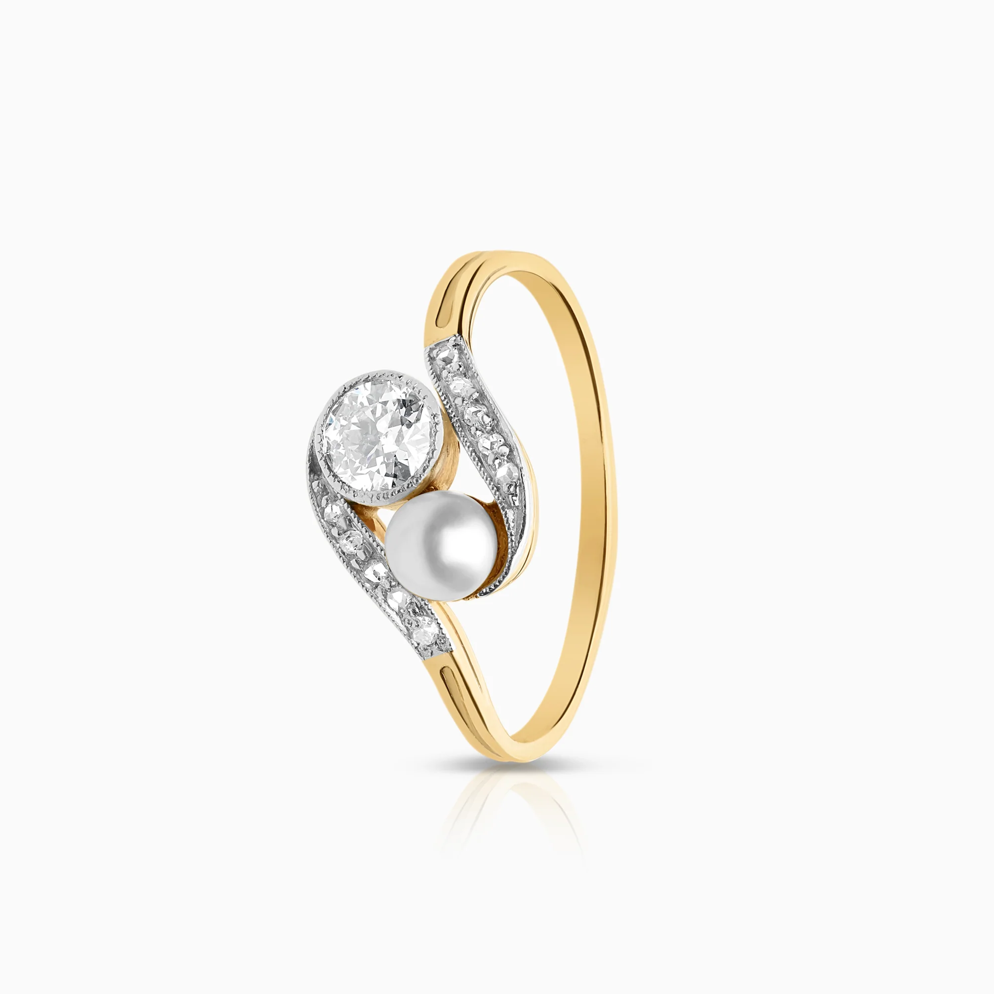 Gold ring with diamonds and cultured saltwater pearl 14K gold