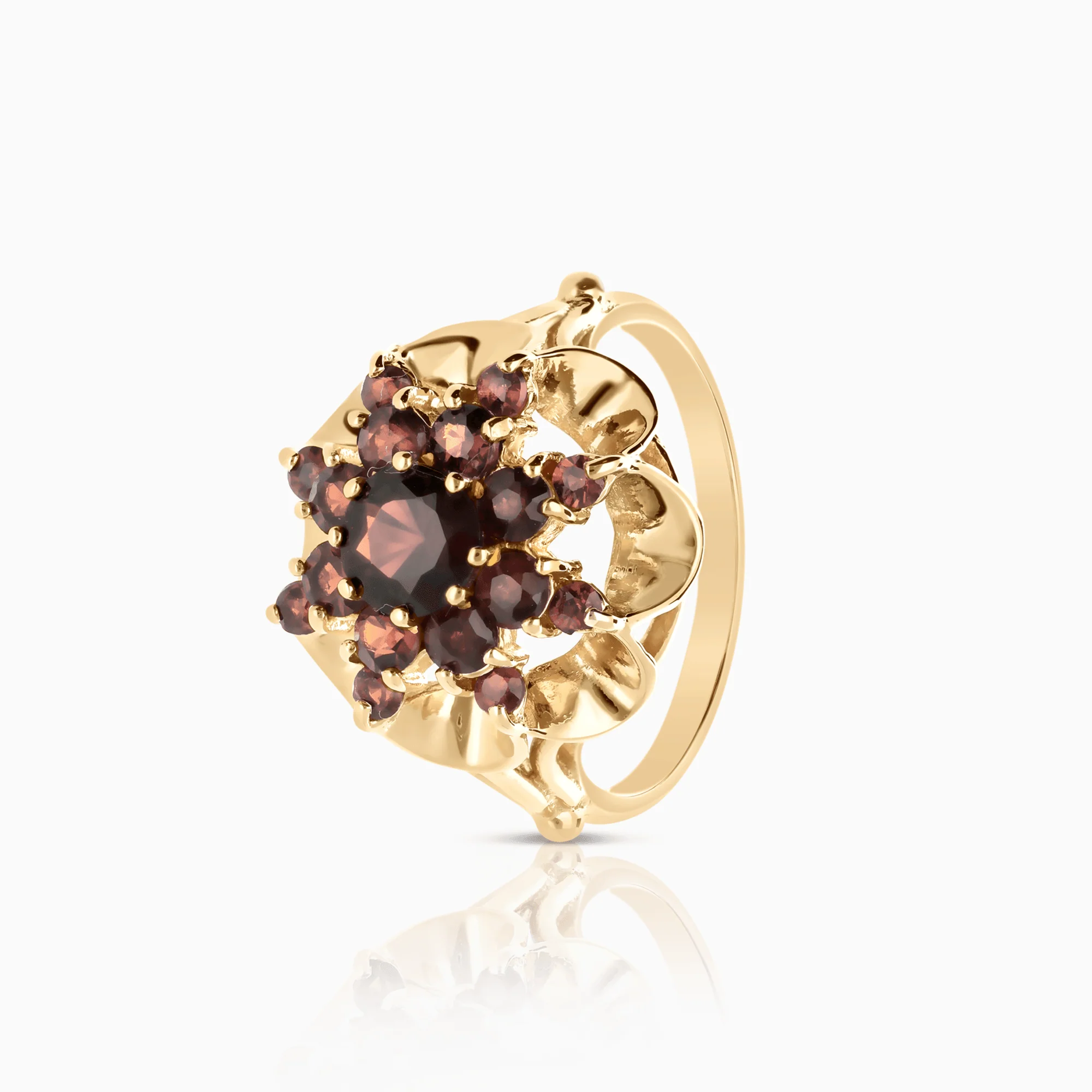 Gold ring with red garnets 5.12g 14K gold