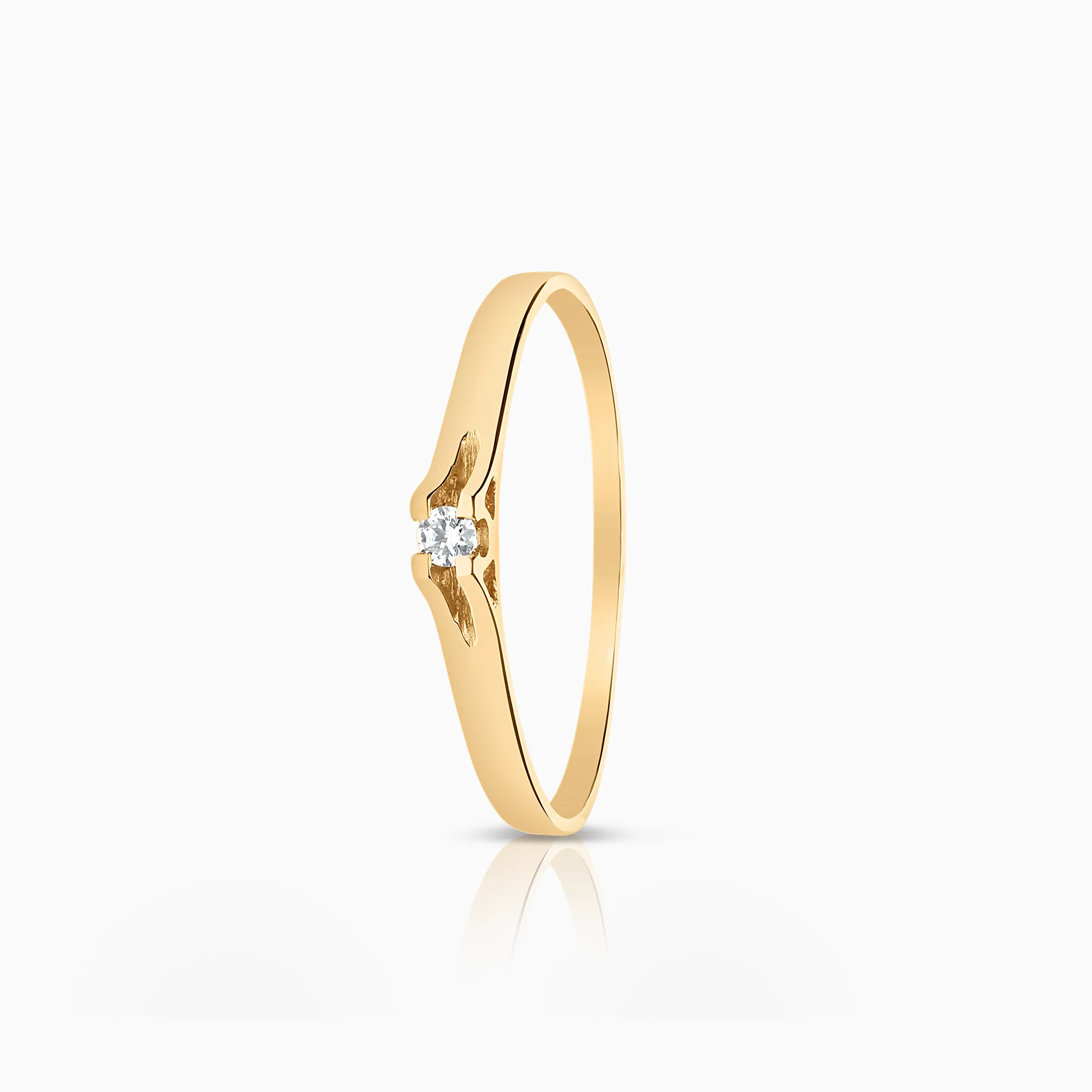 Gold ring with white cubic 0.89g 18K gold