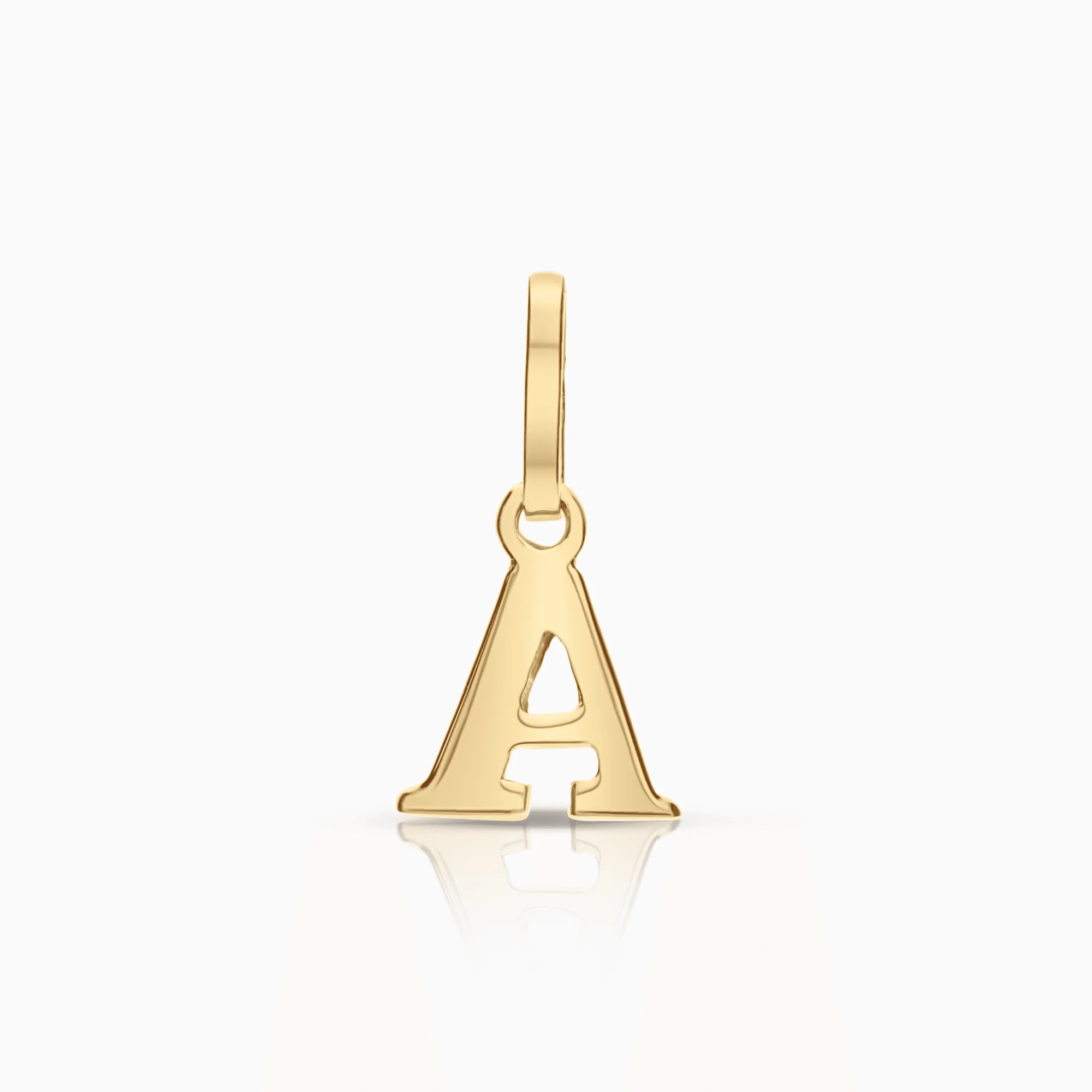 Letter pendant 0.34g 18K gold
