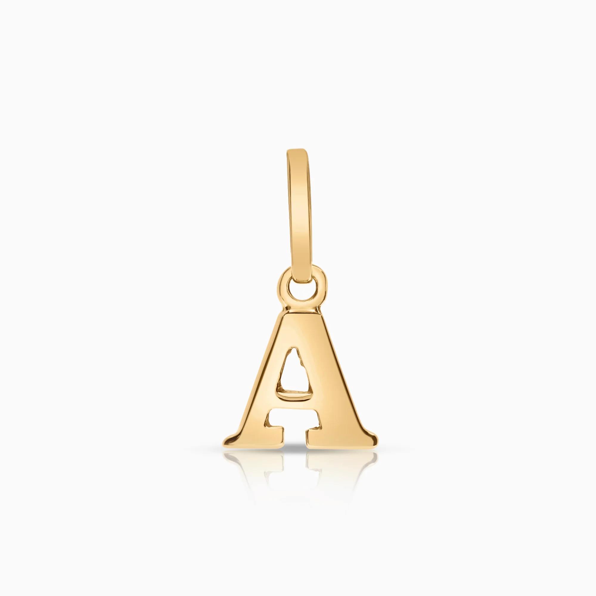 Letter pendant 0.34g 18K gold