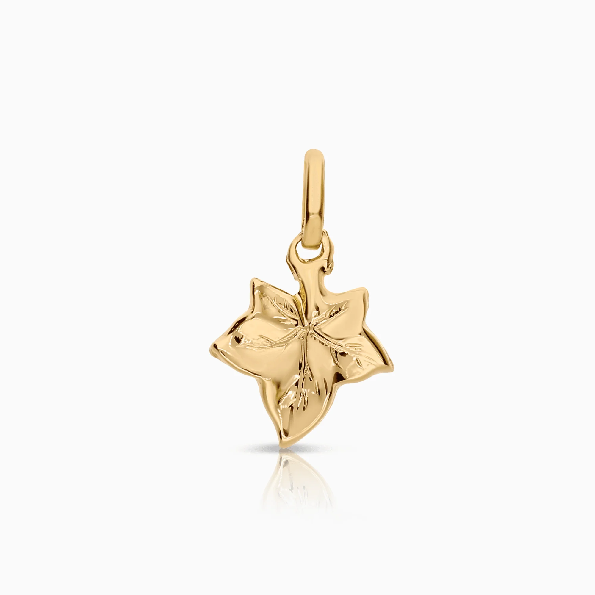 Maple leaf pendant 0.72g 18K gold