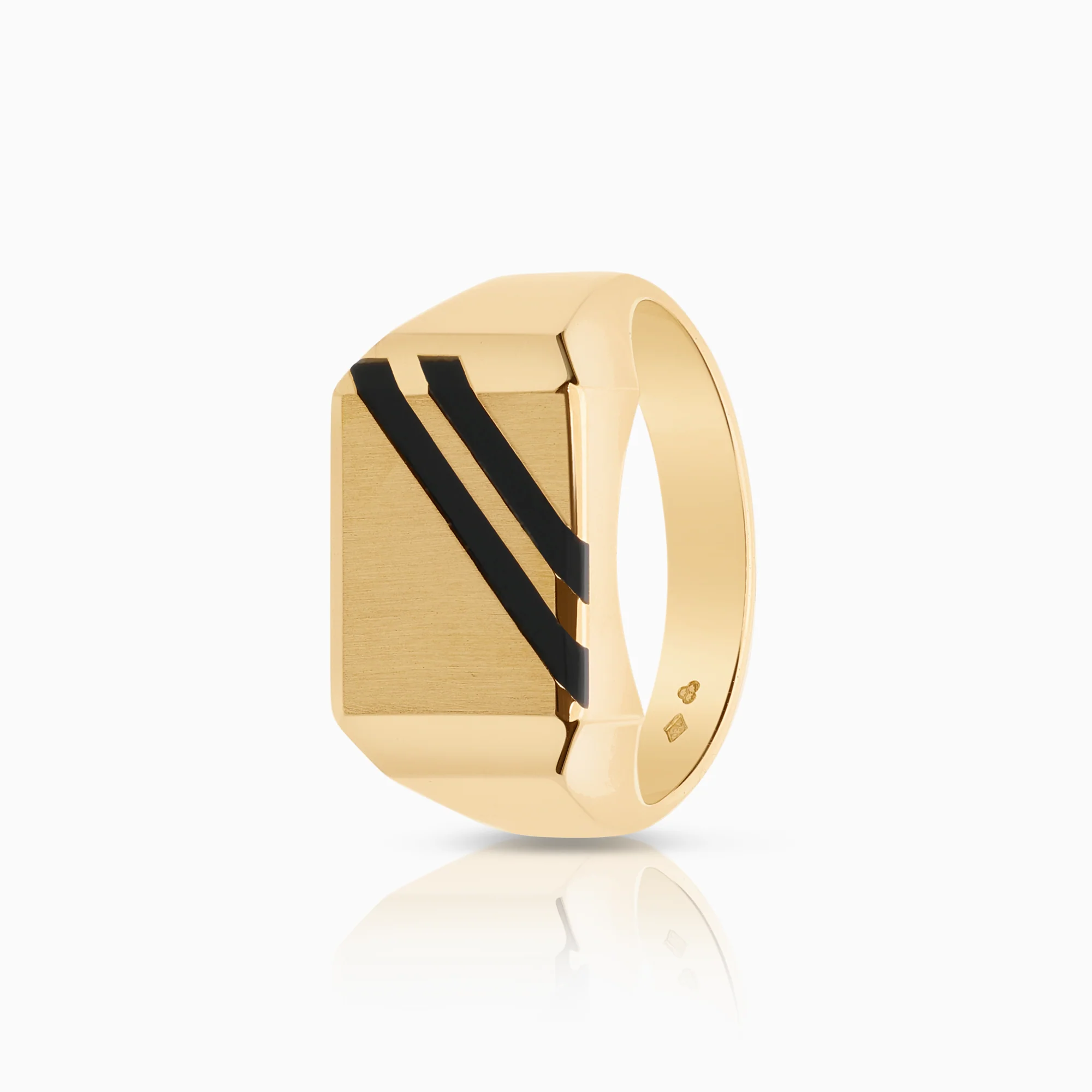 Signet ring onyx 6.31g 18K gold