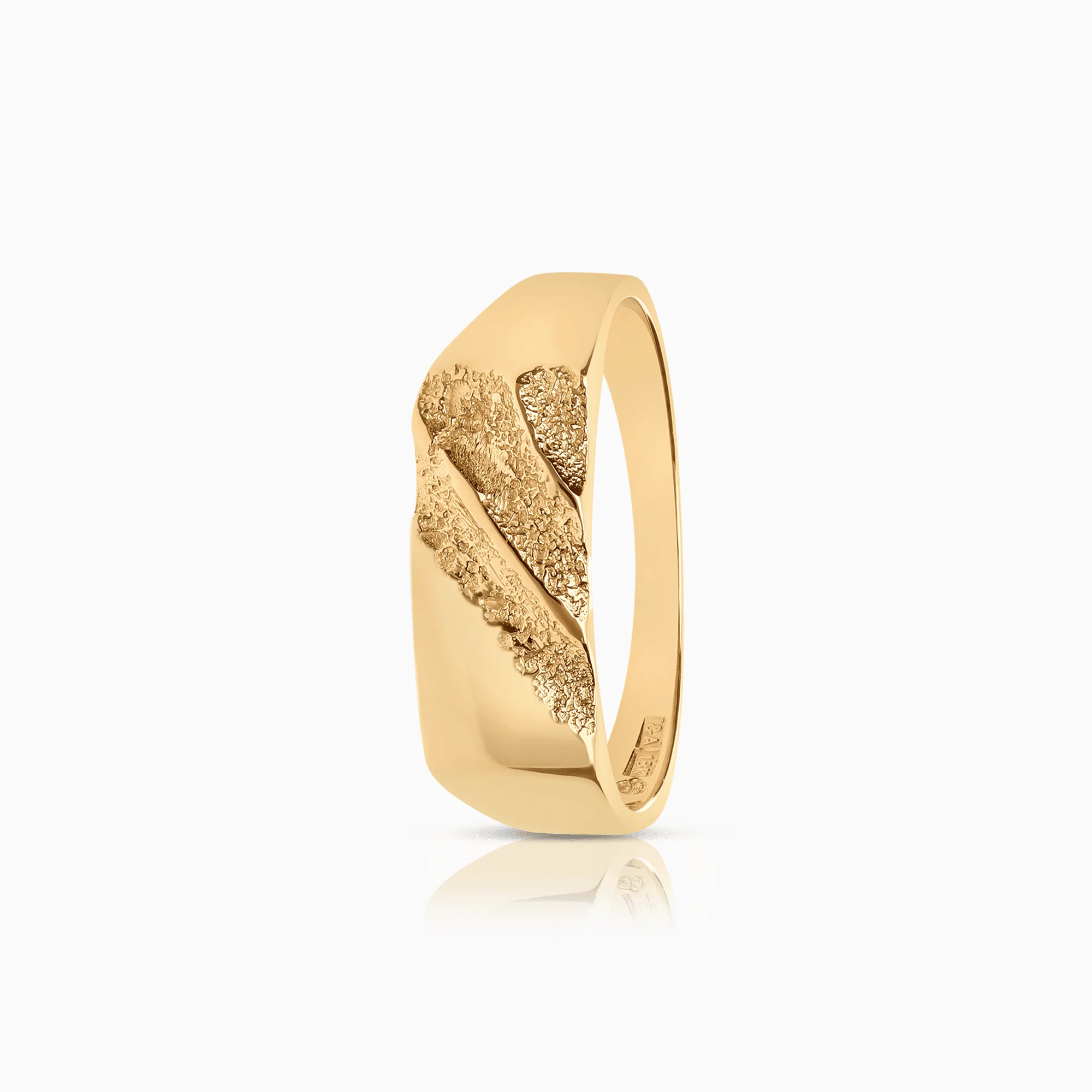 Patterned signet ring 3.90g 18K gold