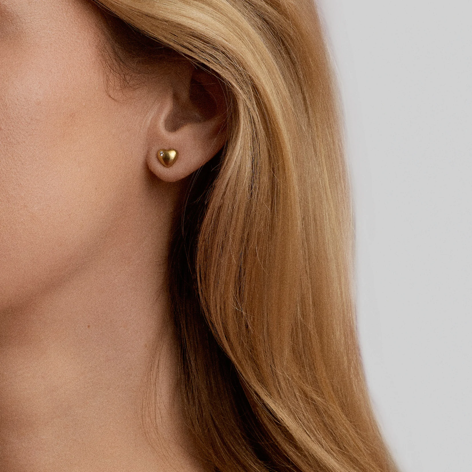 Heart earrings with diamonds 0.04ct 18K gold - Image 2