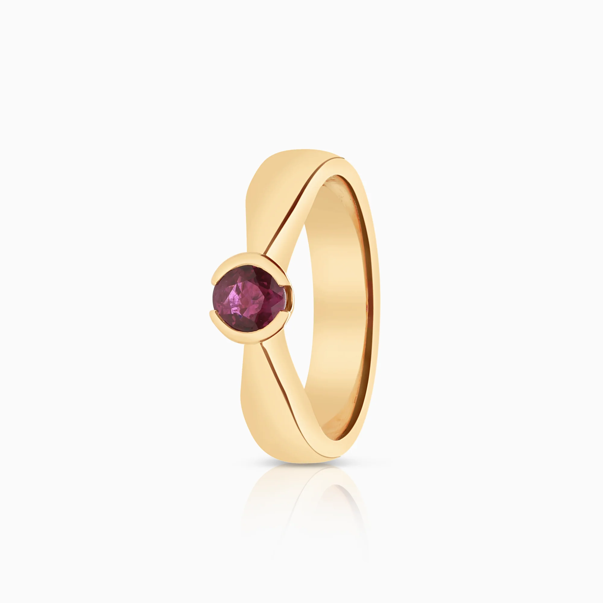 Ring with ruby 5.70g 18K gold