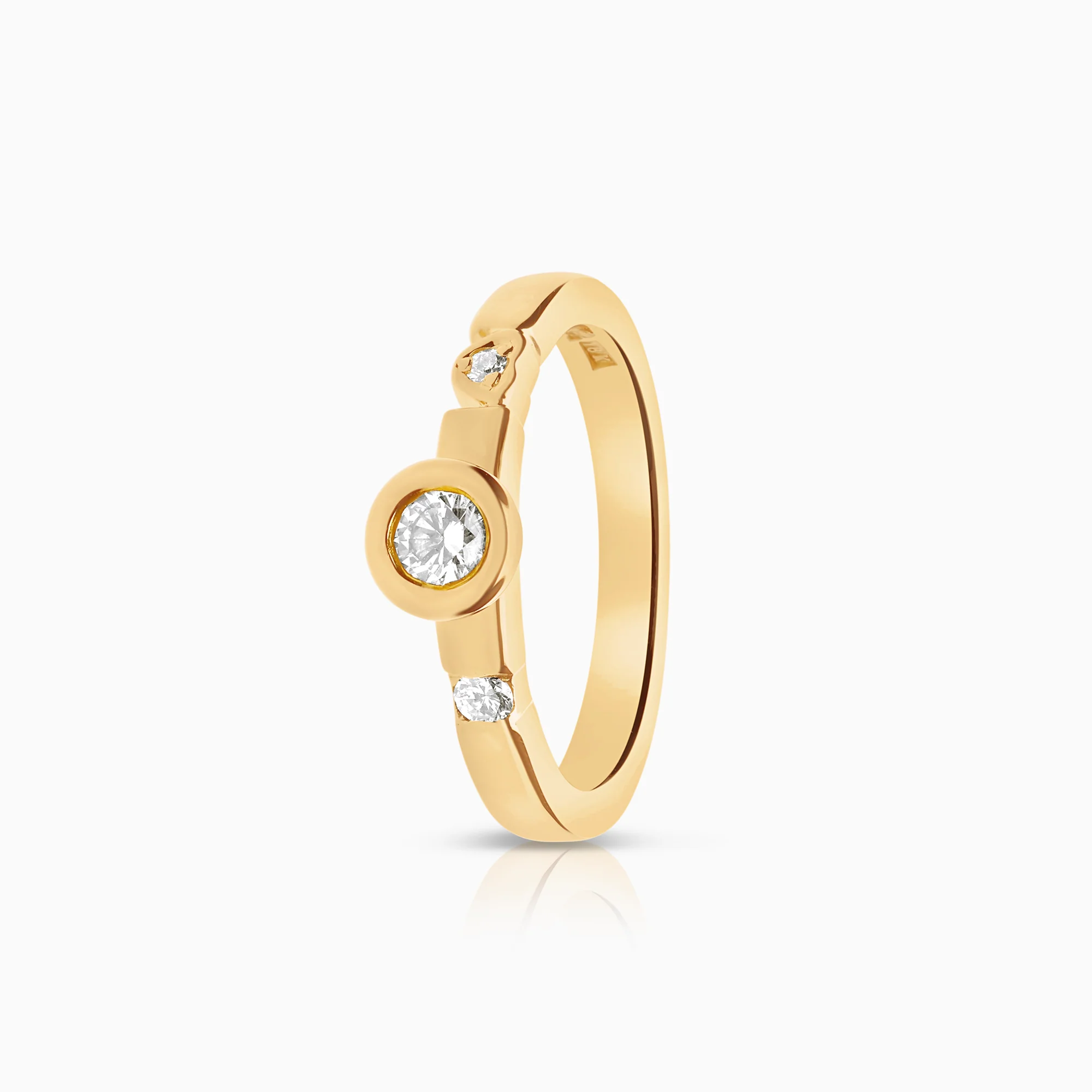 Side-stone ring 0.20ct 18K gold
