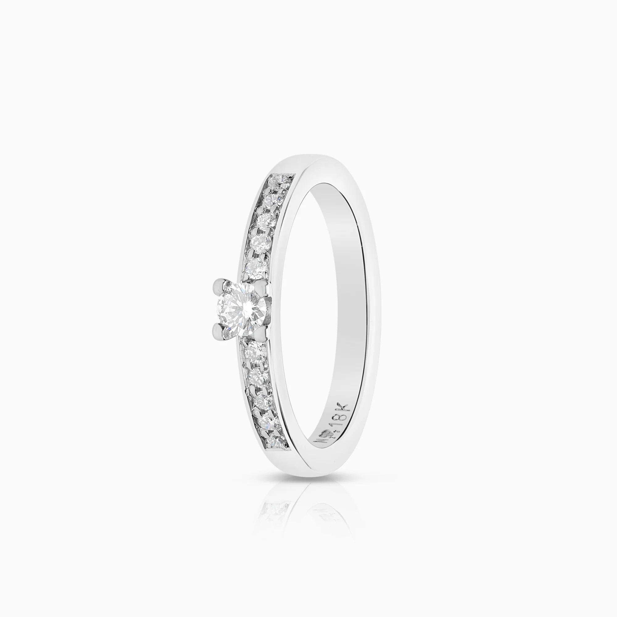 Side-stone ring 0.20ct 18K white gold