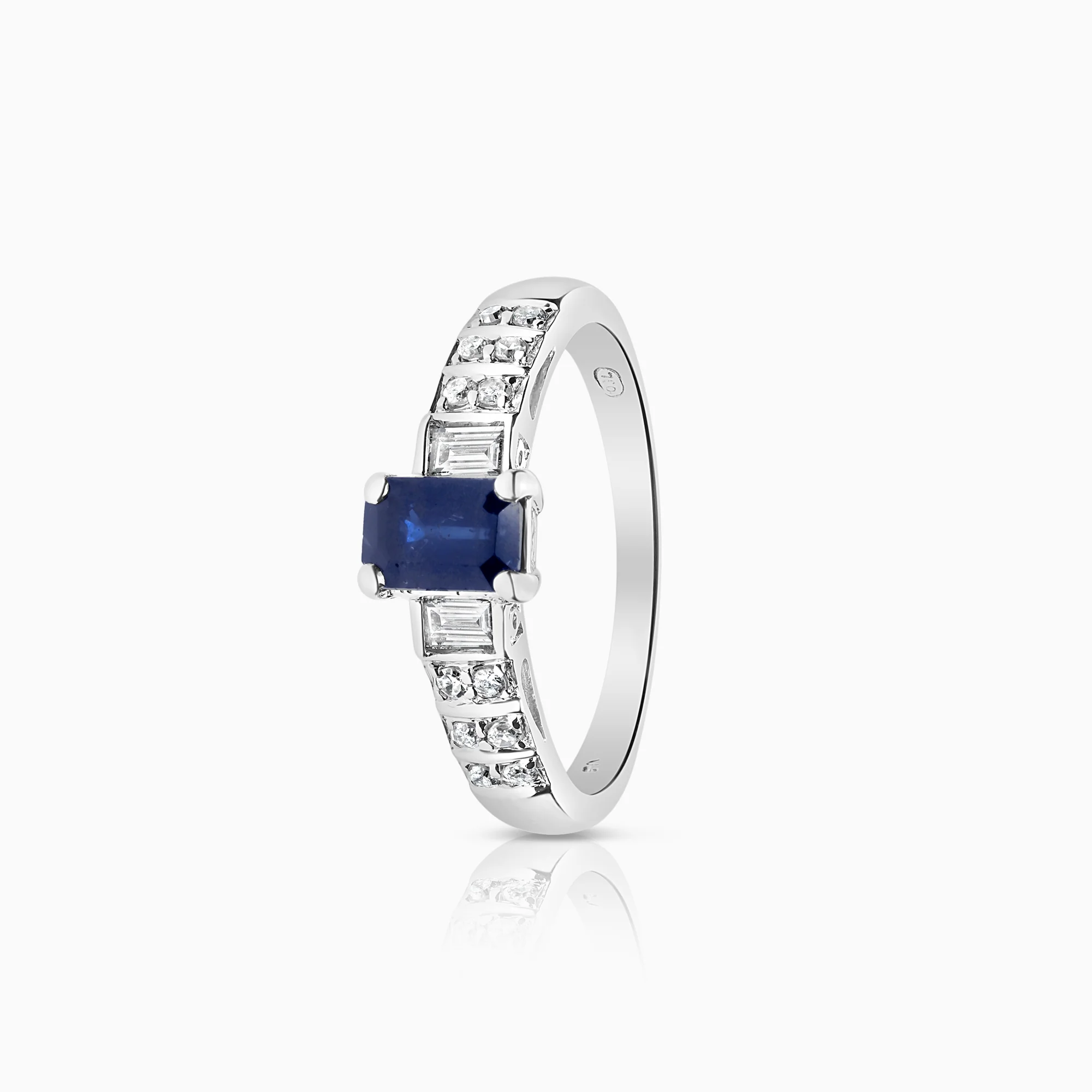 Side stone ring 0.22ct 18K white gold sapphire