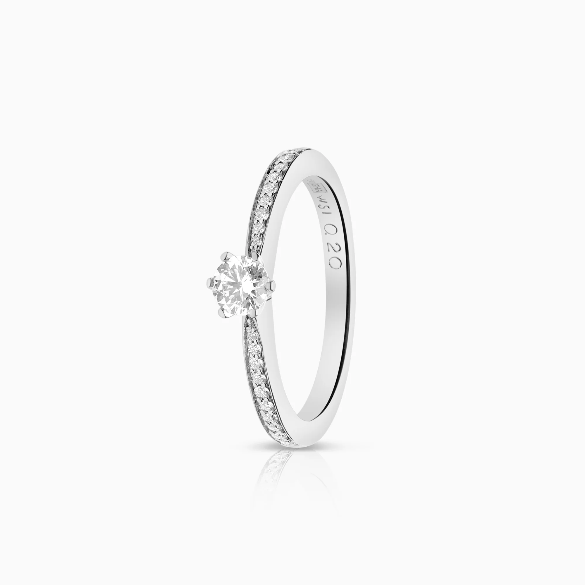 Side-stone ring in 18K white gold