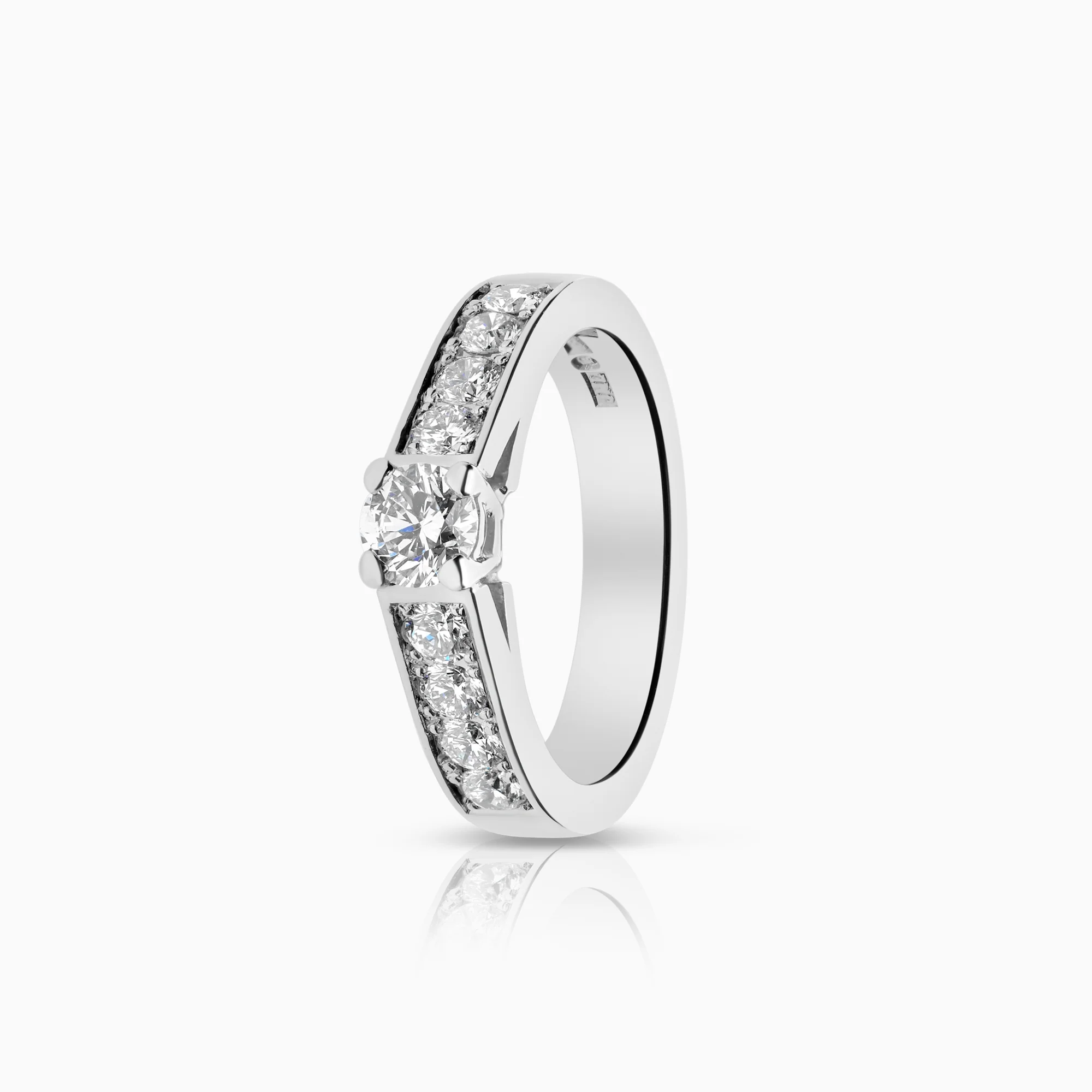 Side-stone ring 0.95ct 18K white gold