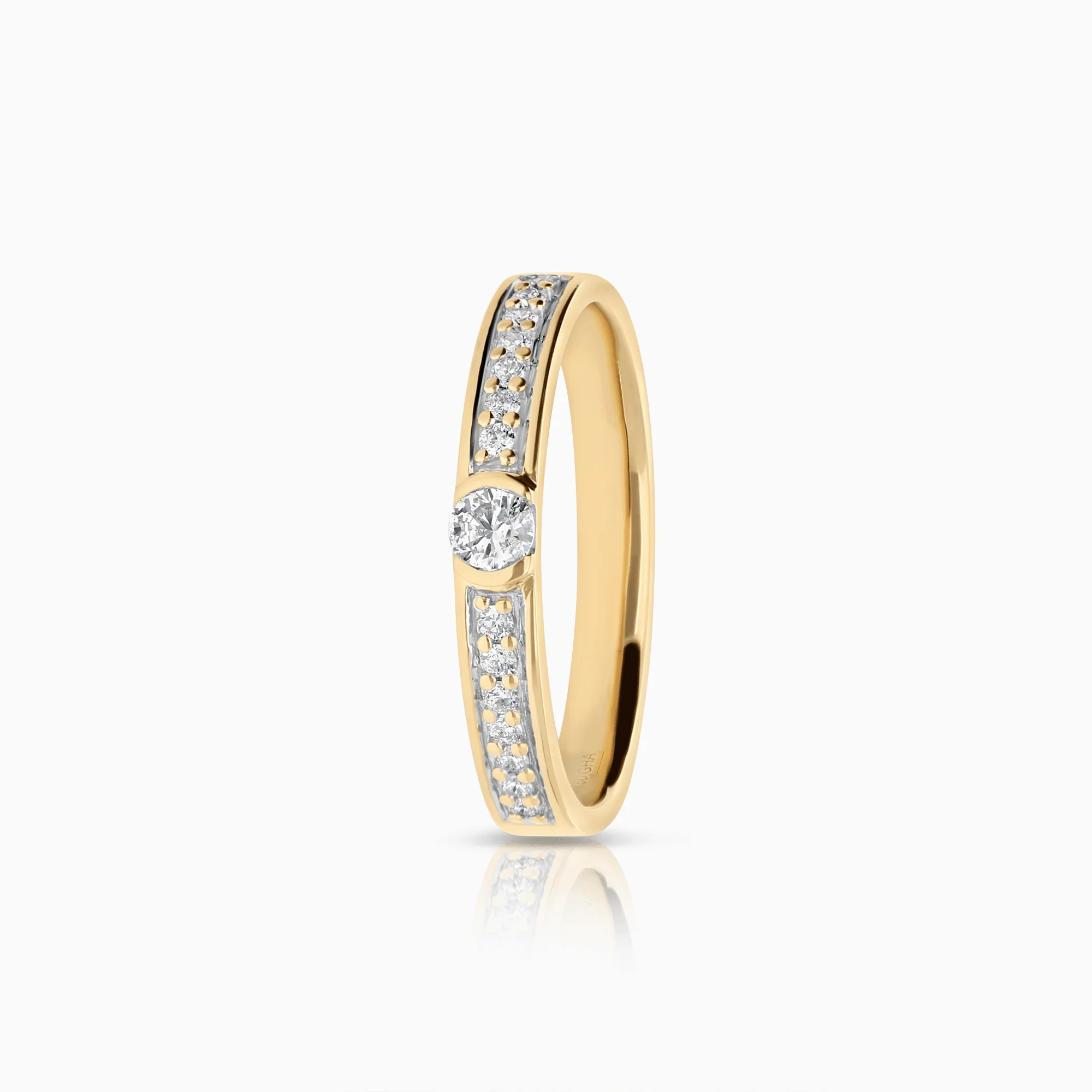 Side stone ring 0.25ct 18K gold