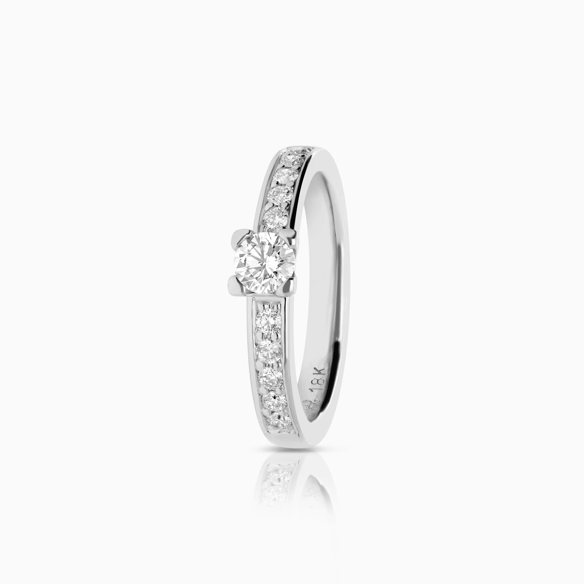Side-stone ring 0.45ct 18K