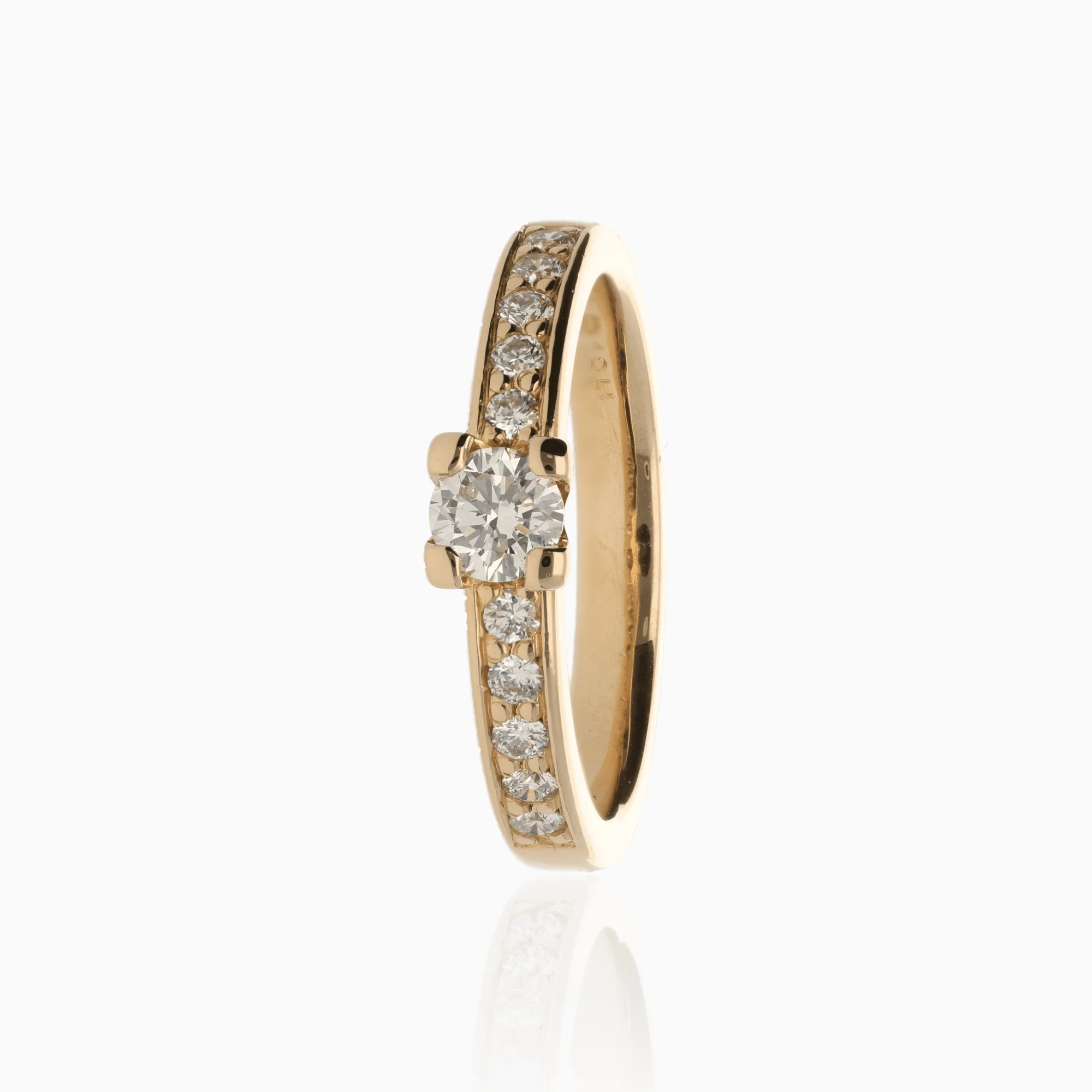 Side-stone ring 0.45ct 18K