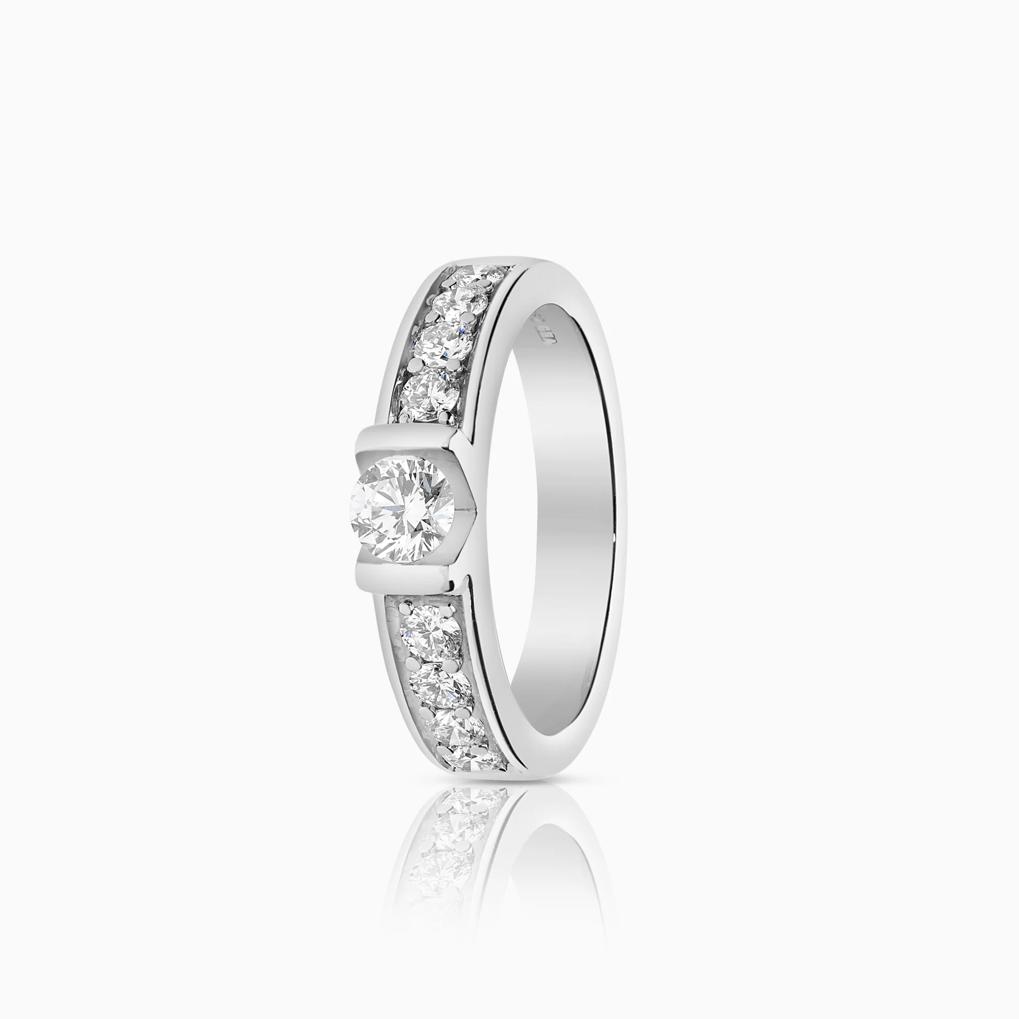 Side-stone ring 0.52ct 18K white gold