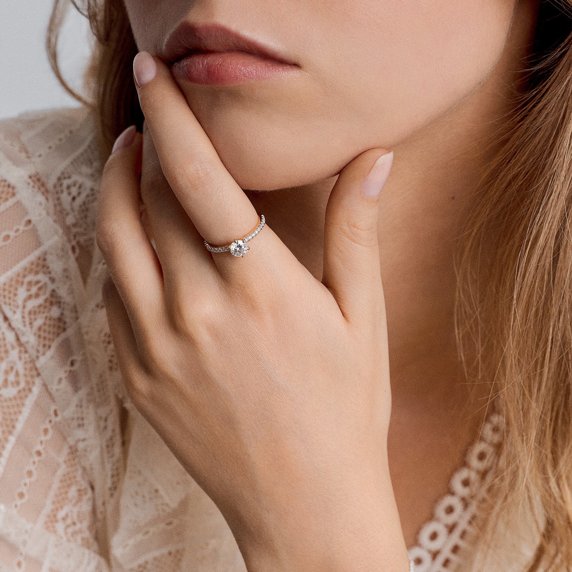 Side stone ring 0.65ct 18K gold - Image 2