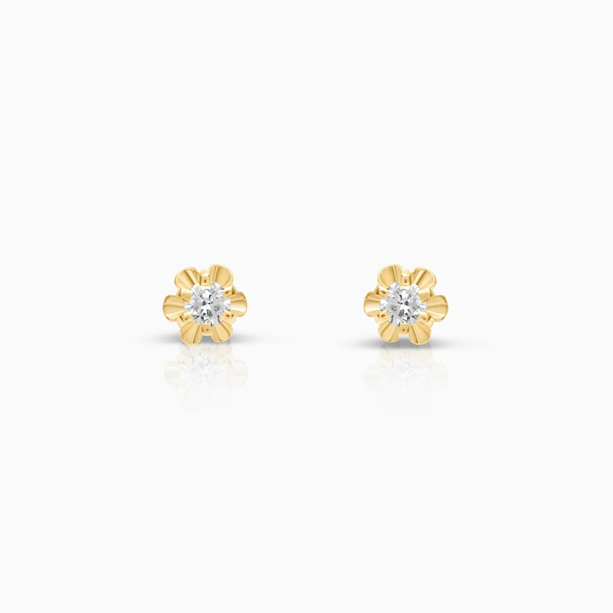 Solitaire earrings 0.06ct 18K gold