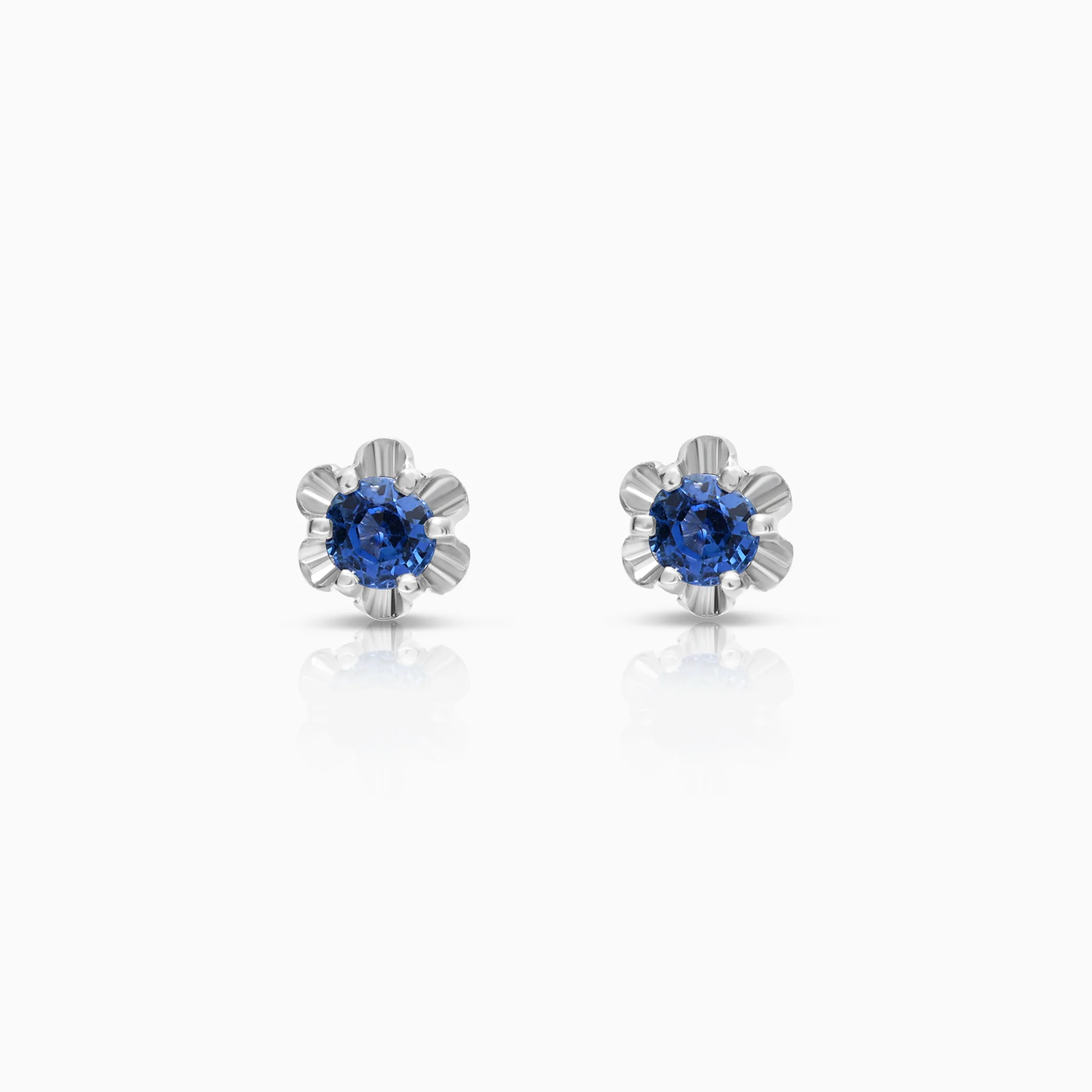 Solitaire earrings with blue sapphires 1.46g 18K white gold