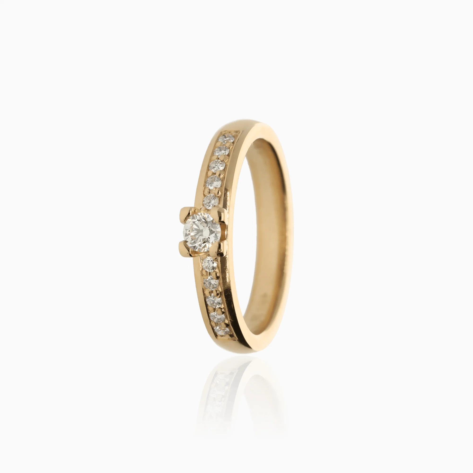 Side stone ring 0.20ct 18K