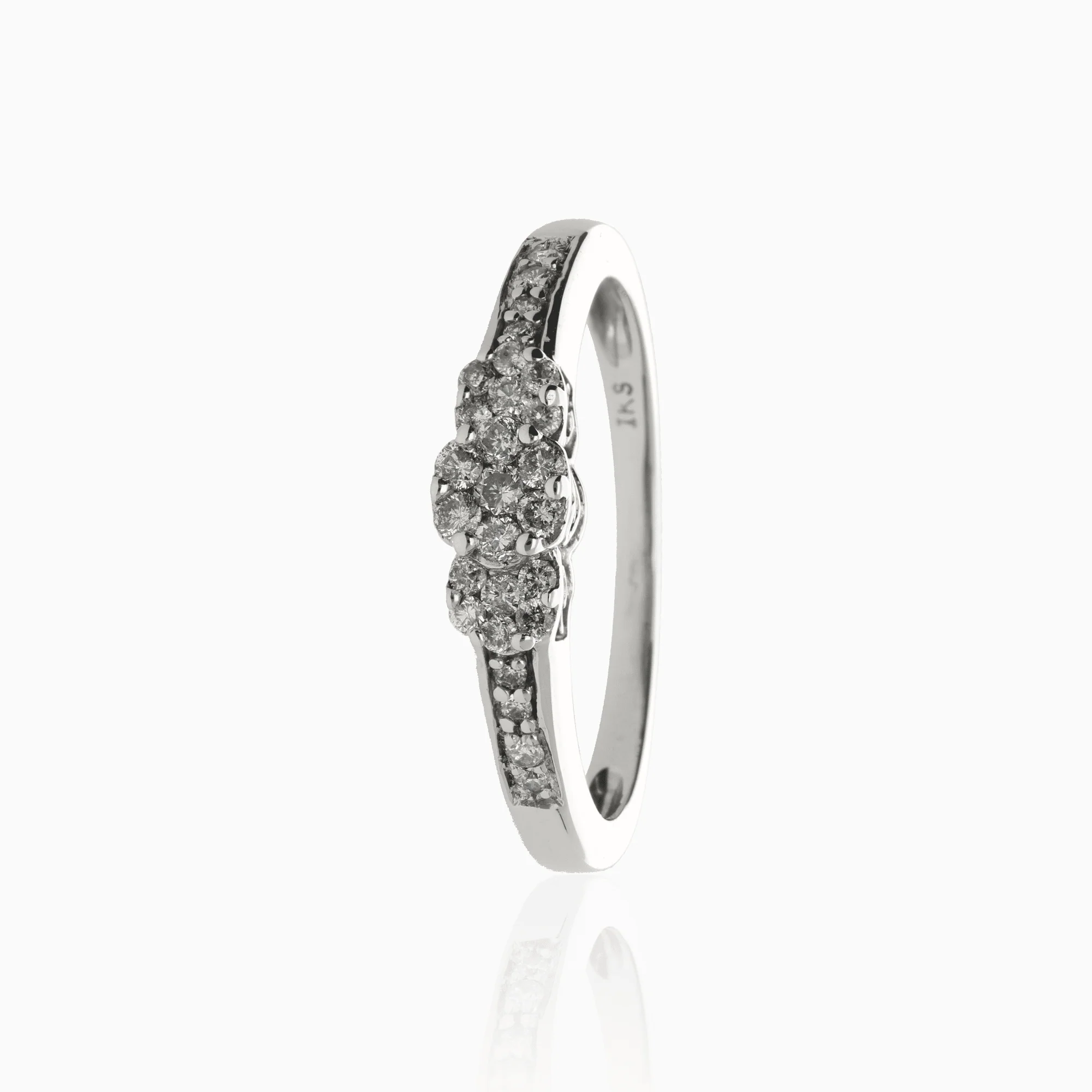 Three-stone ring 0.31ct 18K