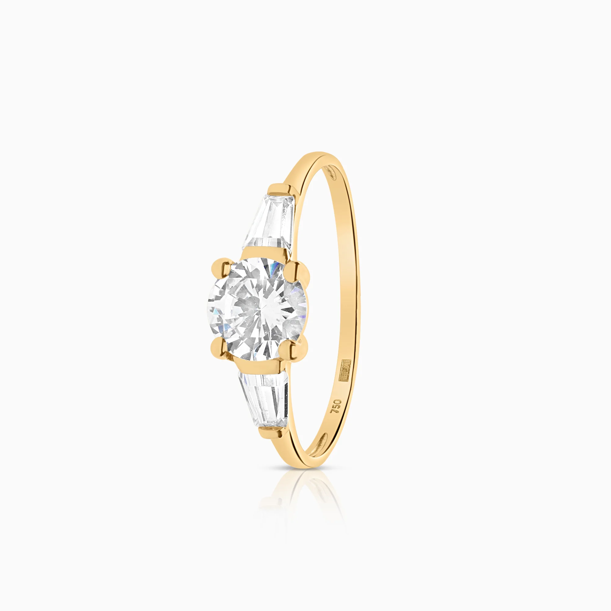 Three-stone cubic ring 1.62g 18K gold