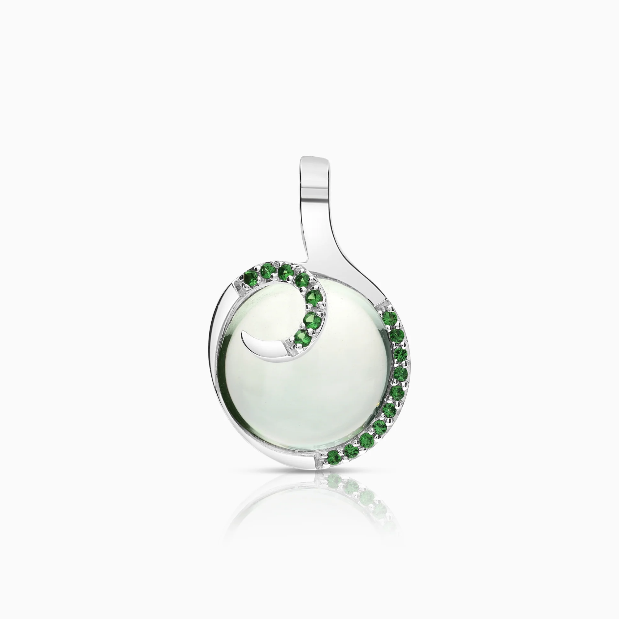18K white gold pendant with gemstones